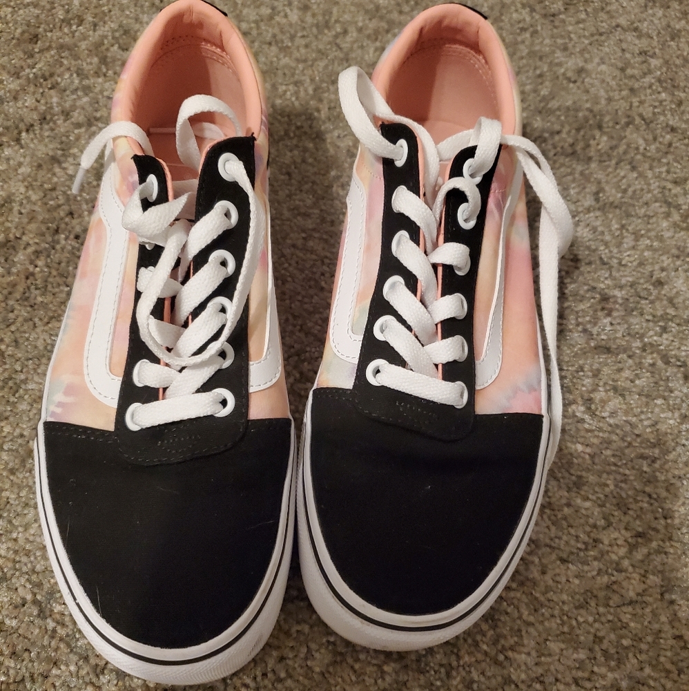 Vans women's low top sneakers